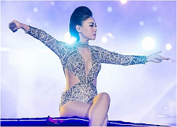 Thu Minh mặc bodysuit siêu bỏng, 'đốt cháy' sân Mỹ Đình