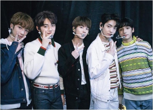 TXT lọt top 3 nhóm nhạc nổi tiếng nhất Kpop cùng đàn anh BTS