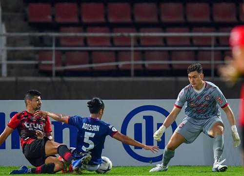 Văn Lâm và VAR mang chiến thắng về cho Muangthong United