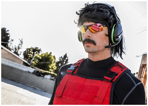 Bất ngờ khi Dr Disrespect cho con gái lên sóng, thể hiện khả năng trash talk chẳng kém cha mình