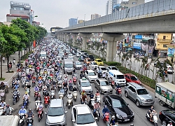 Hà Nội: Cấm xe máy đường Lê Văn Lương hay Nguyễn Trãi thì tắc đường khác?