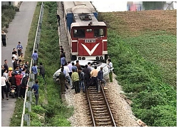 Hiện trường vụ ô tô bị tàu hỏa đâm ngang, nát bét, nguyên nhân cũng vì "cố nhanh vài phút"