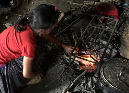 Kéo nhau sang Trung Quốc, bản làng còn lại toàn trẻ con