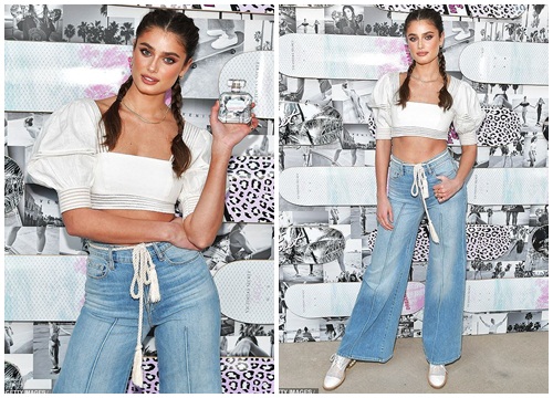 Thiên thần 'đồ nhỏ' Taylor Hill khoe chân dài, eo thon với quần ống sớ