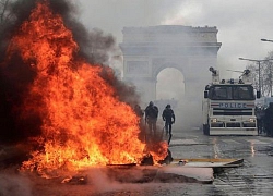 Ảnh: Paris chìm trong biển lửa vì bạo lực bùng phát