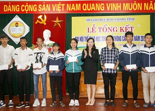 Khen thưởng các tập thể, cá nhân xuất sắc tại Đại hội Thể thao học sinh phổ thông Hà Tĩnh