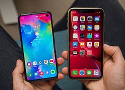 So sánh iPhone XR vs Galaxy S10e: Bạn chọn Apple hay Samsung?