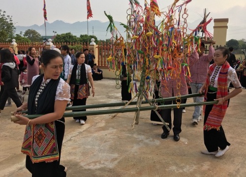 Ảnh: Lễ hội Cầu Mưa ở Mộc Châu, rước cây vạn vật, tế thần linh