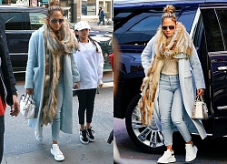 Jennifer Lopez sành điệu cùng con gái đi mua sắm