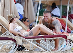 Olivia Buckland khoe hình xăm với áo bơi gợi cảm