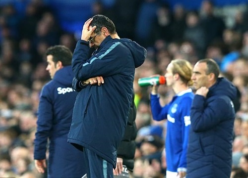 Phản đối Sarri, CĐV bán hết vé xem Chelsea ở NHA