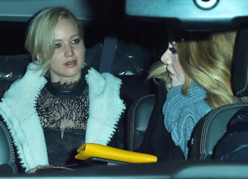 Adele và Jennifer Lawrence 'ẩu đả' tại quán bar dành cho người đồng tính