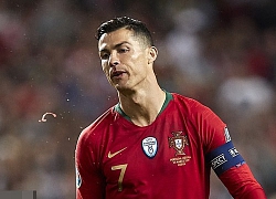 Đổ máu mũi và dính chấn thương đùi, Ronaldo buồn bã rời sân mang tới lo lắng tột cùng cho fan