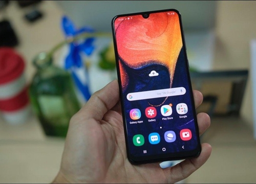 Mở hộp Samsung Galaxy A50 tại Việt Nam, cảm biến vân tay trong màn hình, 3 camera sau, giá từ 6,99 triệu