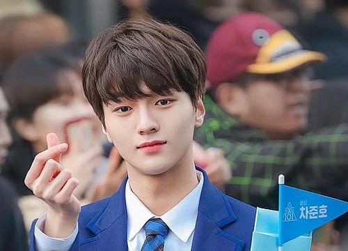 Vừa được tung hô về nhan sắc, mỹ nam "Produce X 101" khiến fan vỡ mộng khi lộ ảnh quá khứ?