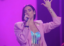 Bạn không thể bỏ qua: Dua Lipa cùng Đông Nhi và dàn sao Đông Nam Á cất cao ca khúc 'Firework'