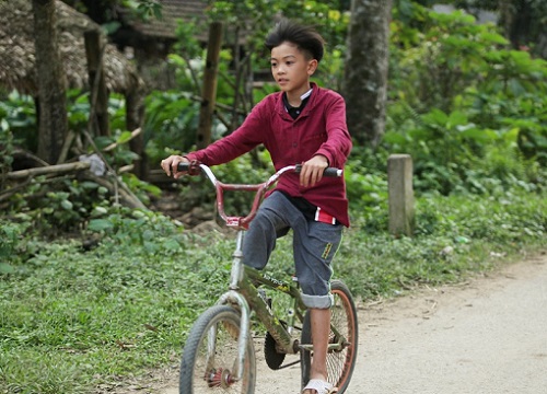 'Cậu bé liều' đạp xe 100 km xuống Hà Nội thăm em: Cháu đã xin lỗi ông bà, bố mẹ!