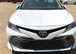 Hình ảnh hàng trăm Toyota Camry 2019 xếp hàng dài tại cảng TP HCM