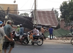 Xe tải chở rau tông hàng loạt nhà dân, tài xế và phụ xe thiệt mạng