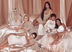 Ảnh gia đình Kardashian tưởng sang, quyền lực nhưng đầy lỗi photoshop: Giàu mà chẳng thuê nổi người chỉnh ảnh có tâm