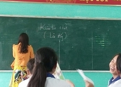 Đứng tim vì bất ngờ bị cô giáo bắt kiểm tra một tiết, cái kết hóa ra chỉ là trò đùa ngày Cá tháng Tư