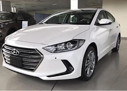 Giá xe Hyundai Elantra tiếp tục giảm, chờ ngày ra mắt phiên bản mới