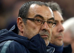 HLV Sarri tức giận khi bị CĐV Chelsea chỉ trích trên khán đài