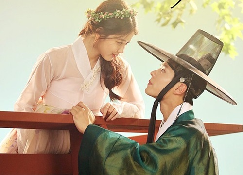 Kim So Hyun đóng vai kỹ nữ trong phim của đạo diễn 'Mây họa ánh trăng'