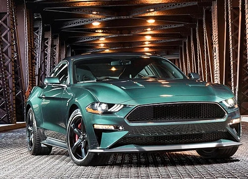 Lấy cắp Ford Mustang đặc biệt, tên trộm đâm vỡ kính showroom tẩu thoát