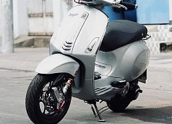 Ngắm nhìn Vespa Sprint 125 độ kiểng "nhẹ nhưng chất" giữa Sài Gòn