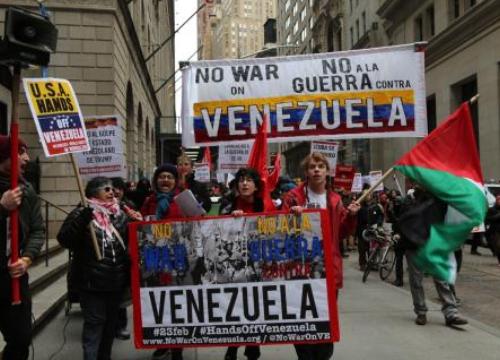 Nghi vấn Cảnh sát Venezuela cứu Guaido khỏi đám đông giận dữ