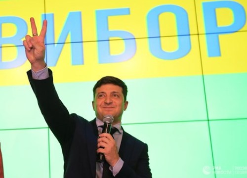 Ông Zelensky bị đề nghị ngồi tù vì sử dụng tiếng Nga?