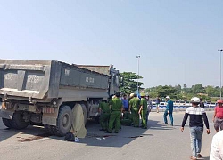 Xe ben cán nát xe máy tại đường gom, người phụ nữ chết tại chỗ