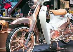 Honda Super Cub C125 mạ vàng "chói mắt" tại Thái Lan