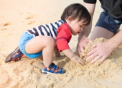 Không ngờ việc cho trẻ ra biển chơi lại có những lợi ích hay ho như thế này theo giải thích của các chuyên gia