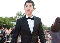 Bỏ ngoài tai tin đồn ly hôn, Song Joong Ki thể hiện hành động ấm áp tình người thế này cơ mà