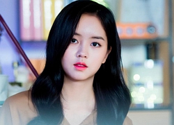 &#8216;Em gái mưa&#8217; Kim So Hyun được khen ngợi hết lời nhờ hoạt động quyên góp từ thiện