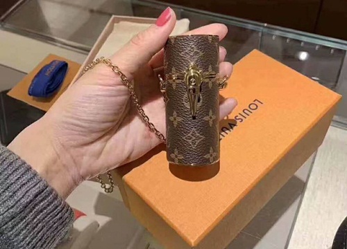 Mục sở thị hộp đựng son Louis Vuitton giá 30 triệu khiến hội bánh bèo phù phiếm xôn xao vài tháng nay