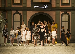 Ngọc Trinh khoe bờ vai gợi cảm khi diễn vedette show IVY moda