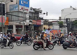 Ngày đầu đảo chiều di chuyển, CSGT căng mình tránh tắc nghẽn