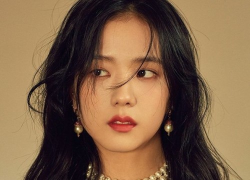 Jisoo nói về BLACKPINK: 'Khi tôi khóc, tôi chỉ dám khóc thầm và tránh xa những thành viên khác, không để họ biết'