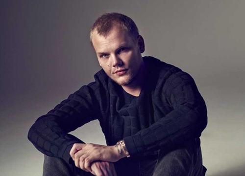 Sau gần một năm ngày mất của Avicii, một MV mới đây khiến người hâm mộ toàn cầu bật khóc