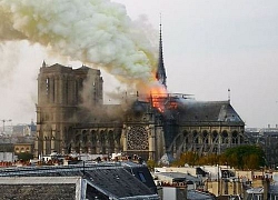 Cháy Nhà thờ Đức Bà Paris: Tổng thống Emmanuel Macron 'rất đau lòng', tổng thống Trump: 'Thật kinh khủng!'