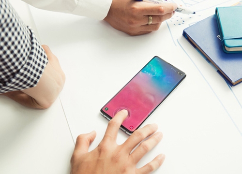 Đây là lý do nhiều người dùng chọn mua Galaxy S10 vì một linh kiện nhỏ nhưng quan trọng hàng đầu ở dưới màn hình