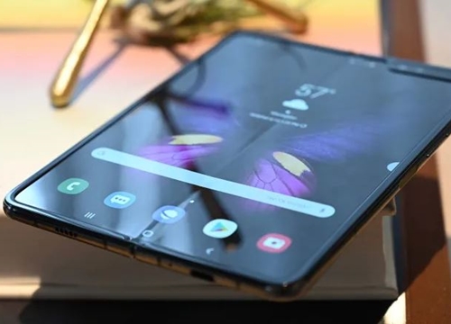 Galaxy Fold: các Reviewer quốc tế khen chê thế nào?