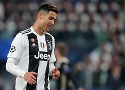 Juventus bị loại, một bộ phận fan hâm mộ bực tức, sỉ nhục Ronaldo: "Mua cậu ta chỉ phí tiền"