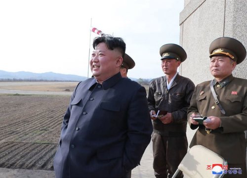 Kim Jong Un đột xuất thị sát diễn tập bay