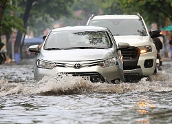 Quận 2, TPHCM lại bì bõm sau cơn mưa sáng 17-4