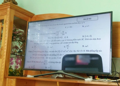 Thấy con học nhiều, mẹ bảo ra xem TV cho thư giãn và cái kết không nhịn được cười