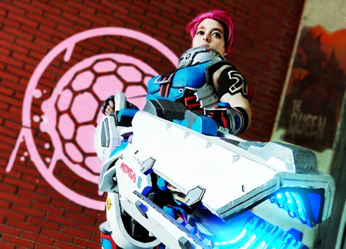 Bản cosplay Zarya hoành tráng lệ của cosplayer Lilith